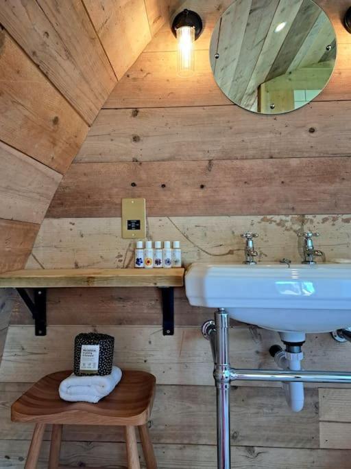 The Pigsty Hotell Crieff Eksteriør bilde